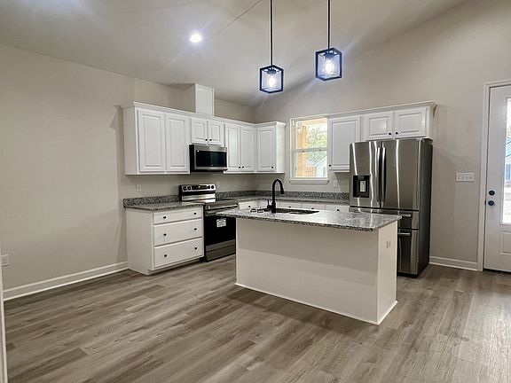 3rd image of 15 Lm St