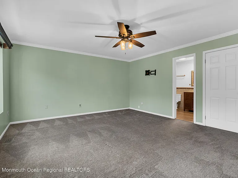 4 Lisa Ct — Photo 11