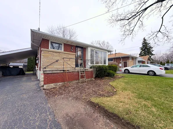 79 W 33rd St #2, Hamilton, ON L9C 5H9