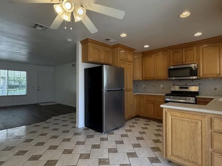 539 Hidalgo Ave — Photo 7