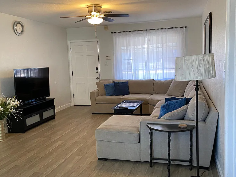 990 Ursula St — Photo 3