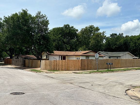 2nd image of 2327 Rockridge Dr #A