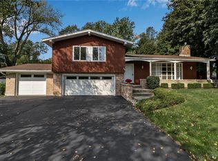 34 Roycroft Cir, East Aurora, NY 14052