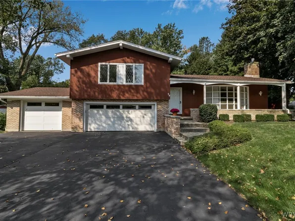 34 Roycroft Cir, East Aurora, NY 14052