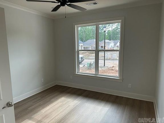 3rd image of 124 Woodlands Park Dr