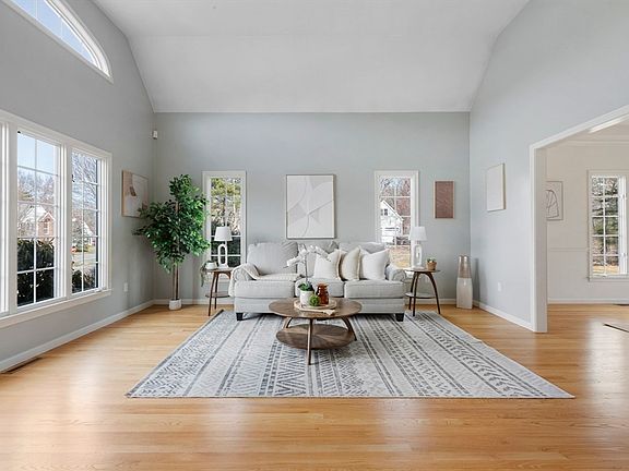 4th image of 10 Anna Way