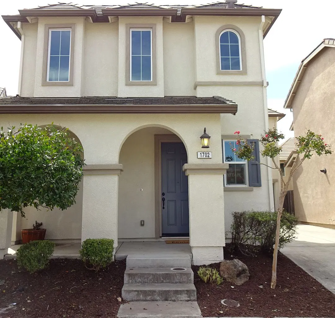 Now Leasing! Gorgeous 3BD, 2.5BA, 2-Car Garage, Two Story Single Family Home in Rocklin. Must See!! — Photo 2