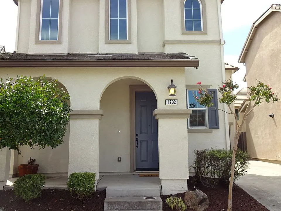 1702 Brodea Ln