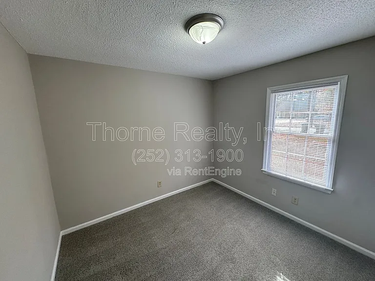 2257 Sherwood Ave — Photo 7