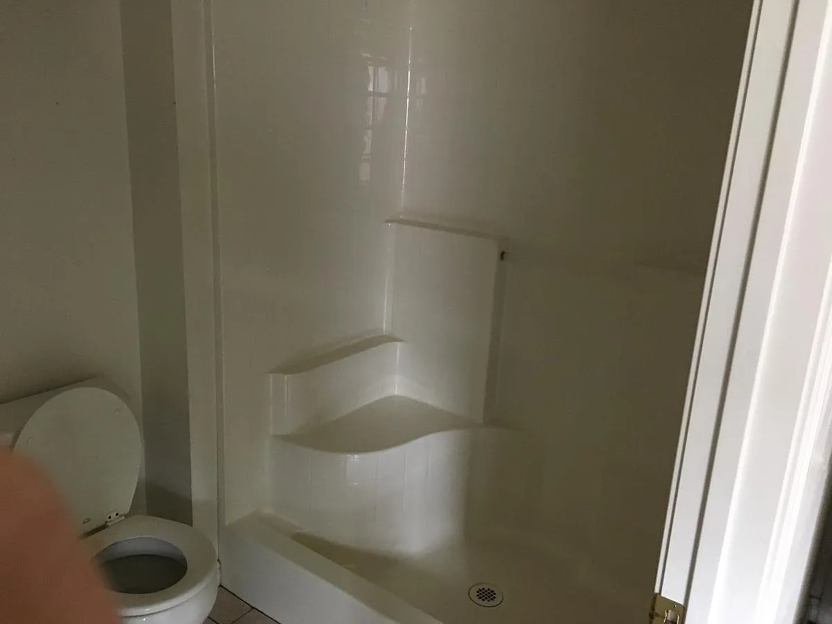 3 bed, 1000 sqft, $2,100 — Photo 3