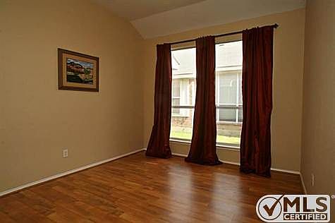 4th image of 6108 Comfort Dr