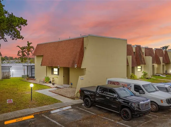 8920 Palm Tree Ln #8920, Pembroke Pines, FL 33024