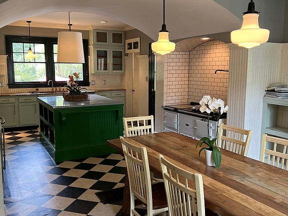 Chef's eat-in kitchen