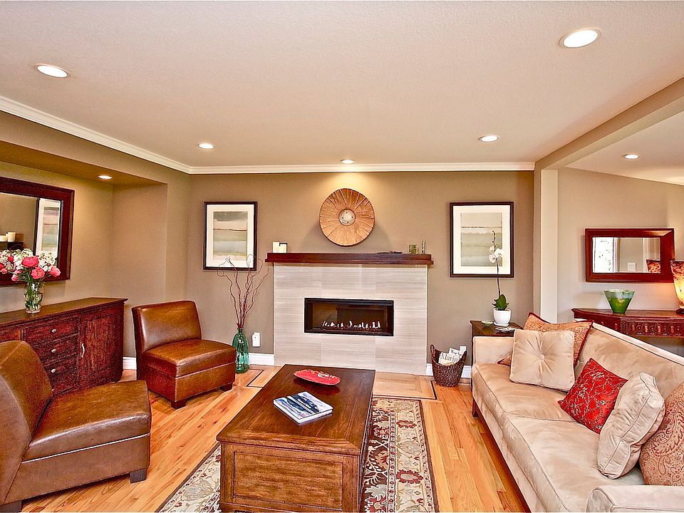 Living Room - Gas Fireplace