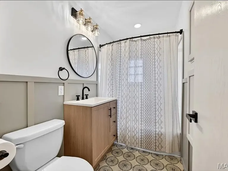 1033 Perry St — Photo 11