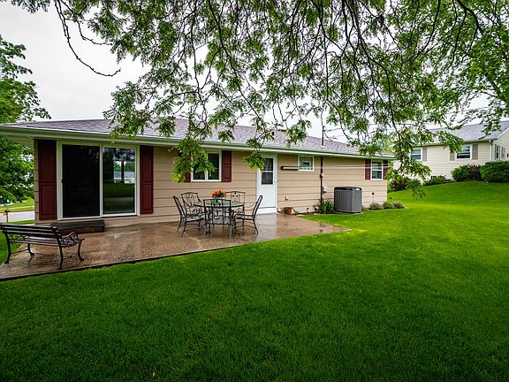 3rd image of 644 Court Dr