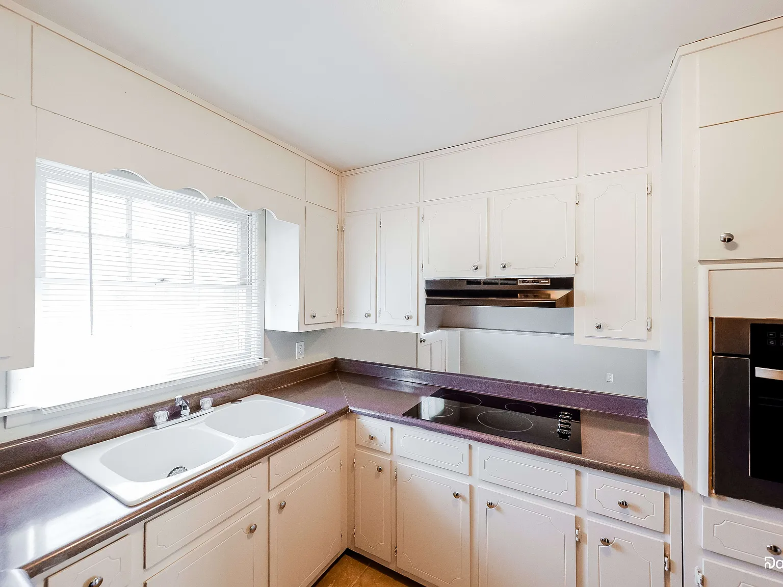 3 bed, 1.0 bath, 1356 sqft, $1,495 — Photo 2