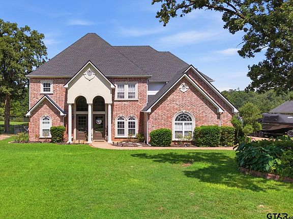 2nd image of 10936 Deer Creek Dr