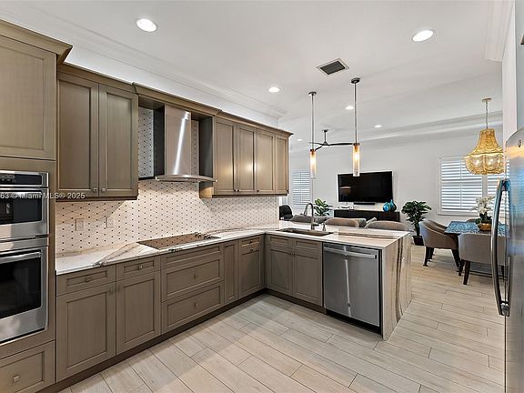 4th image of 8907 SW Pepoli Way