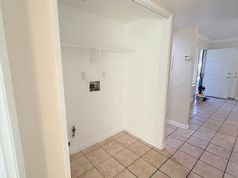 461 Westminster Pl #B — Photo 2