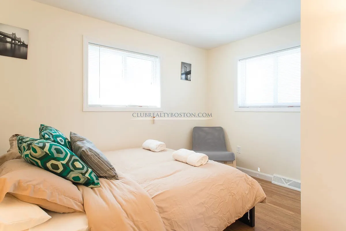 Photo 2 of 12 - 37 Oxford Cir #37 - Belmont, MA Building Photo - 37 Oxford Cir #37