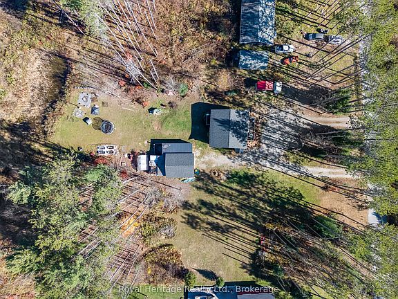 5th image of 1045 Howland Junction Rd