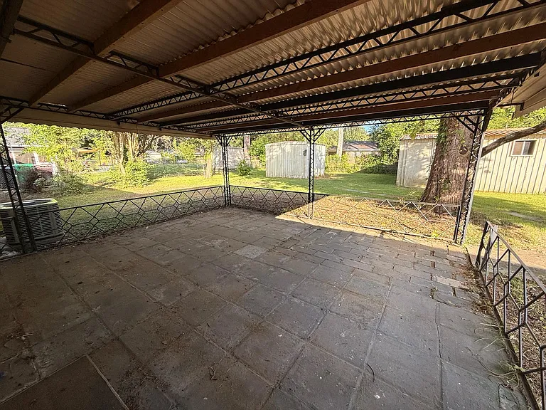 208 Hospital Dr — Photo 13