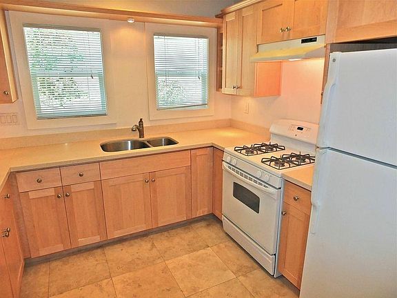 Kitchen mirror image