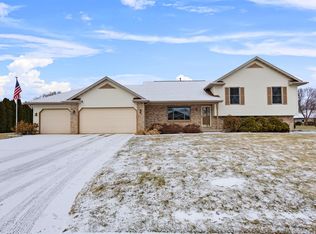 204 Riva Ridge Ln, Neenah, WI 54956