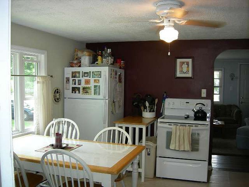 3rd image of 527 CHURCH Road