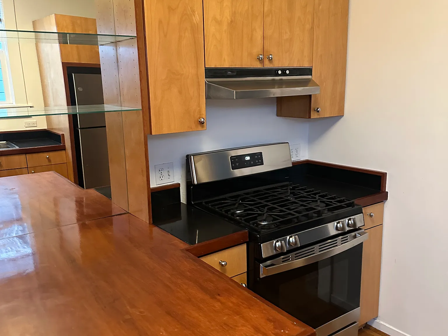 2 bed, 1.5 bath, 1651 sqft, $6,500 — Photo 4