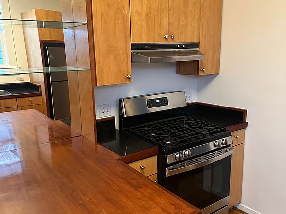 4th image of 2932 Fulton Ave