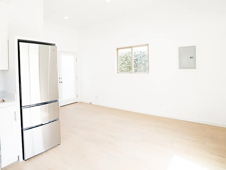 8330 Lilienthal Ave #8334 — Photo 6