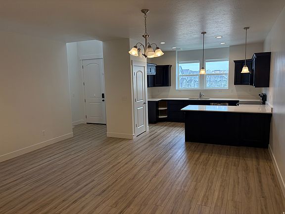 4th image of 1627 W Talus Ridge Dr