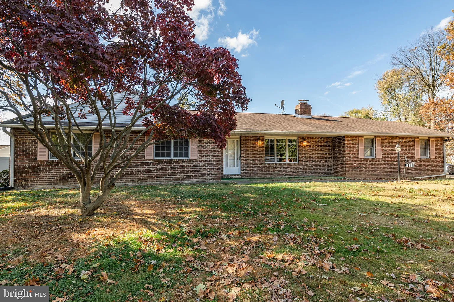 288 Middle Ave photo 1