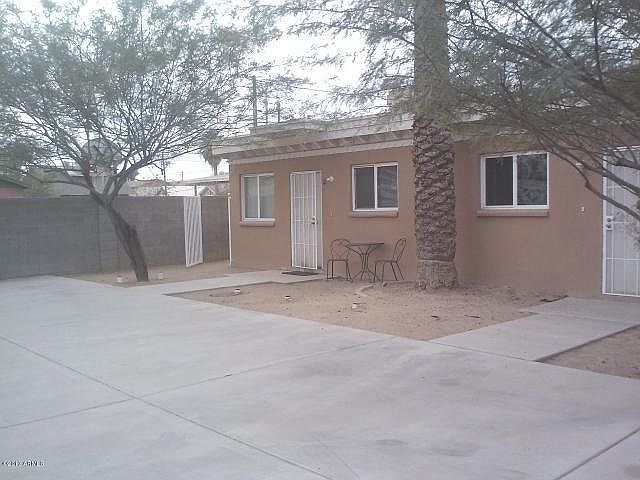 Duplex door faces West. Large yard only shared with 1 tenant.
