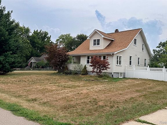 3rd image of 20403 Hugh St