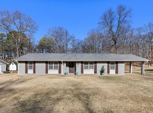 221 Suncrest Dr, Florence, AL 35633