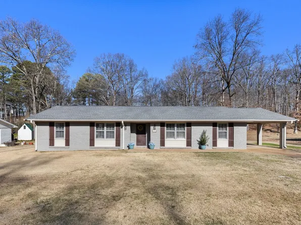 221 Suncrest Dr, Florence, AL 35633