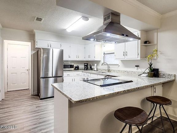 5th image of 3109 Breezy Hill Ln