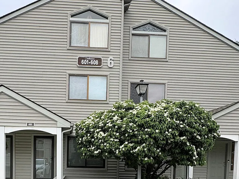 601 Gregorys Way — Photo 1