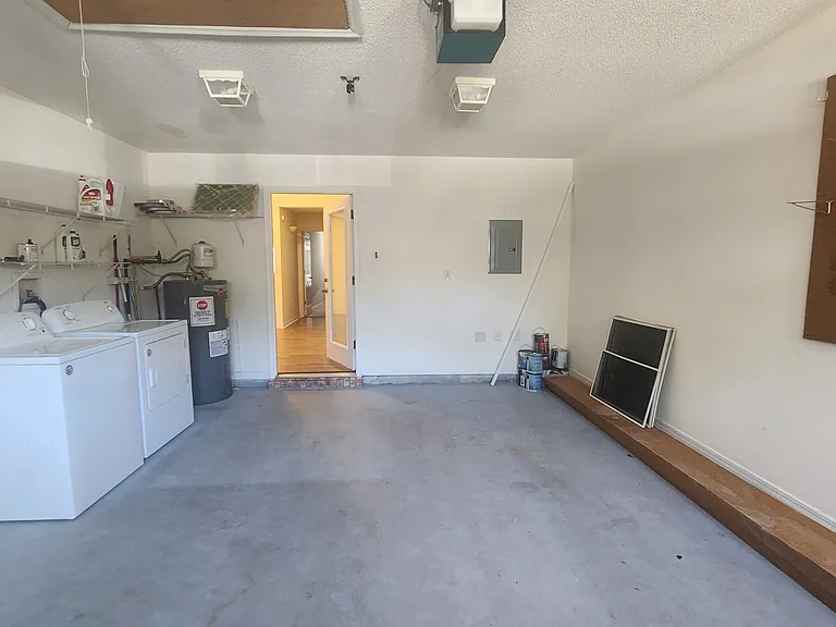 2170 Tom St — Photo 17