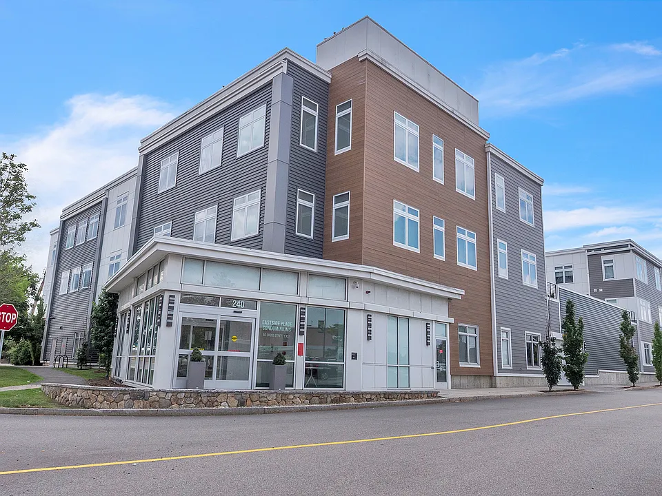 60 Cross St E #318