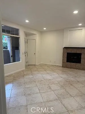 2 bed, 975 sqft, $3,350 — Photo 3