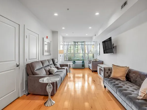 816 Kennedy St NW #2, Washington, DC 20011