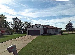 30 Bittersweet Ln, Orchard Park, NY 14127