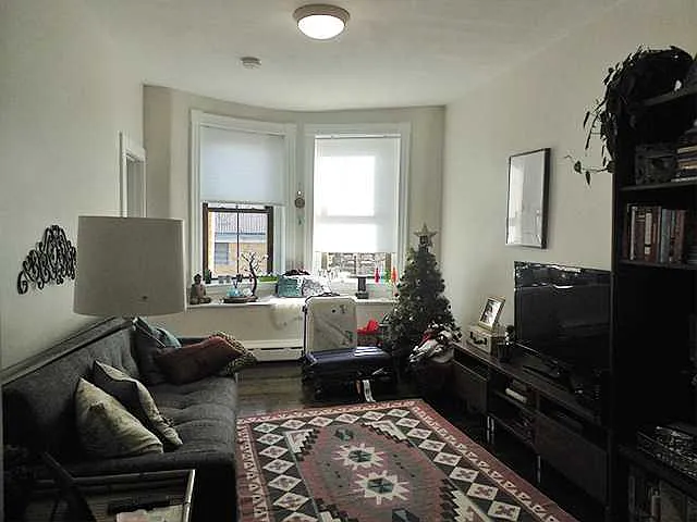 Willow St — Photo 5