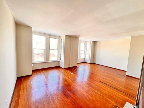 5th image of 264 Noe St