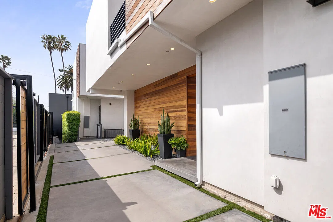 3 bed, 2.5 bath, $10,500 — Photo 4