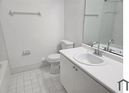 2460 SE 16th Ter #100 — Photo 12